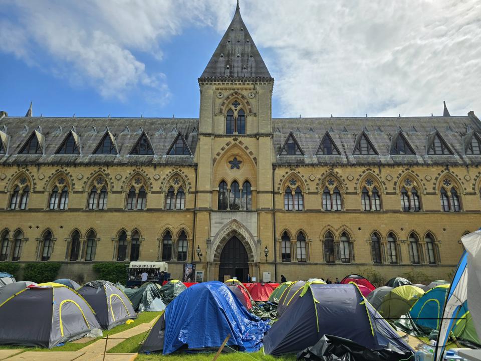 Police have interrupted a pro-Palestinian protest in Oxford after student demonstrators organised a peaceful sit-in at a university office building