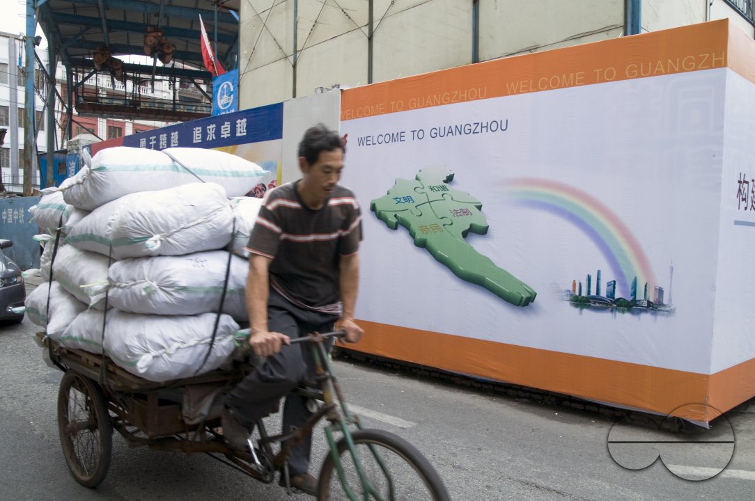CHINA Migrant workers from the countryside working as self-employed porters in Guangzhou, Guangdong province.