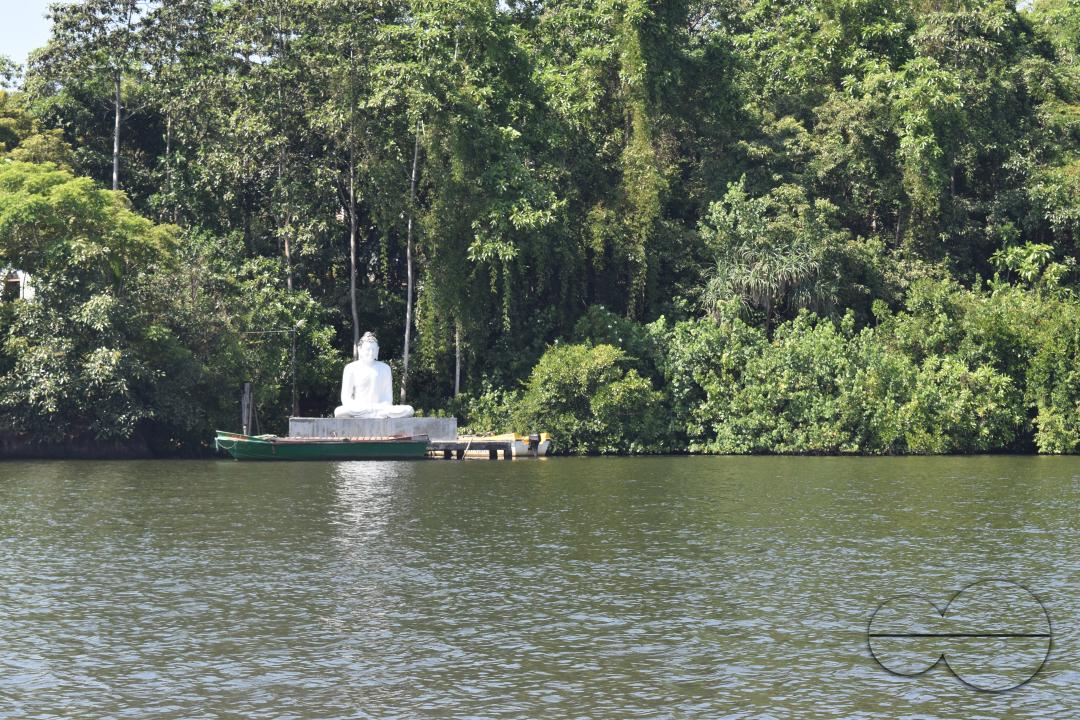 MWC044897
