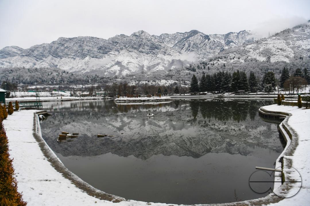 Fresh snowfall in the higher reaches of Kashmir Valley has broken one of the longest dry spells of around two months this season
