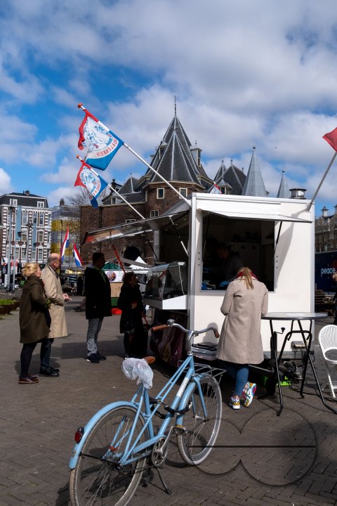 MWC042732