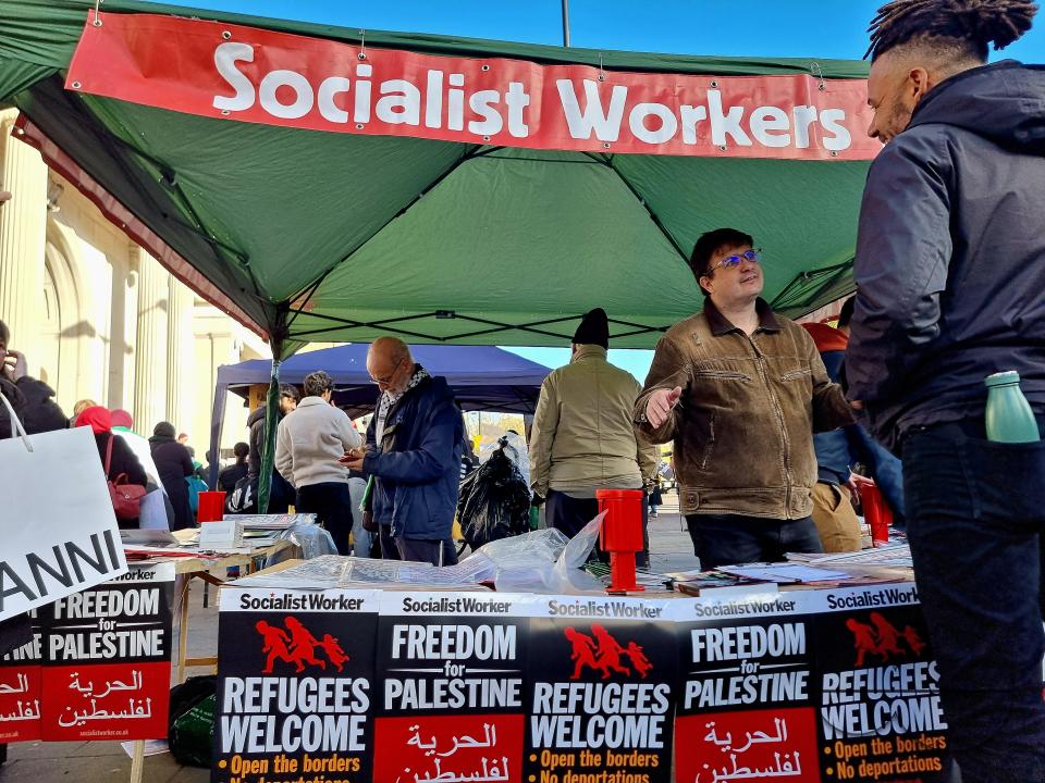 Over 300,000 Pro-Palestinians marched from Hyde Park to the USA embassy in London, on the afternoon of 11th November 2023, protesting against the war and urging an immediateÂ ceasefire