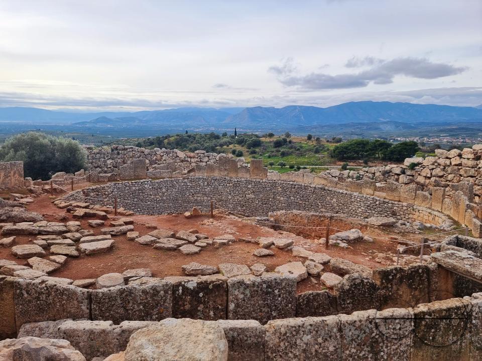 The Archaeological site of Kolonna is located on a small peninsula between Aegina and the town's closest beach