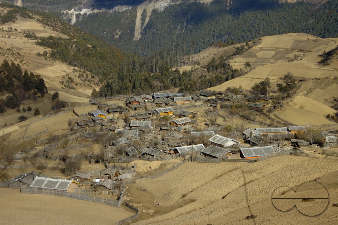 MWC012242
