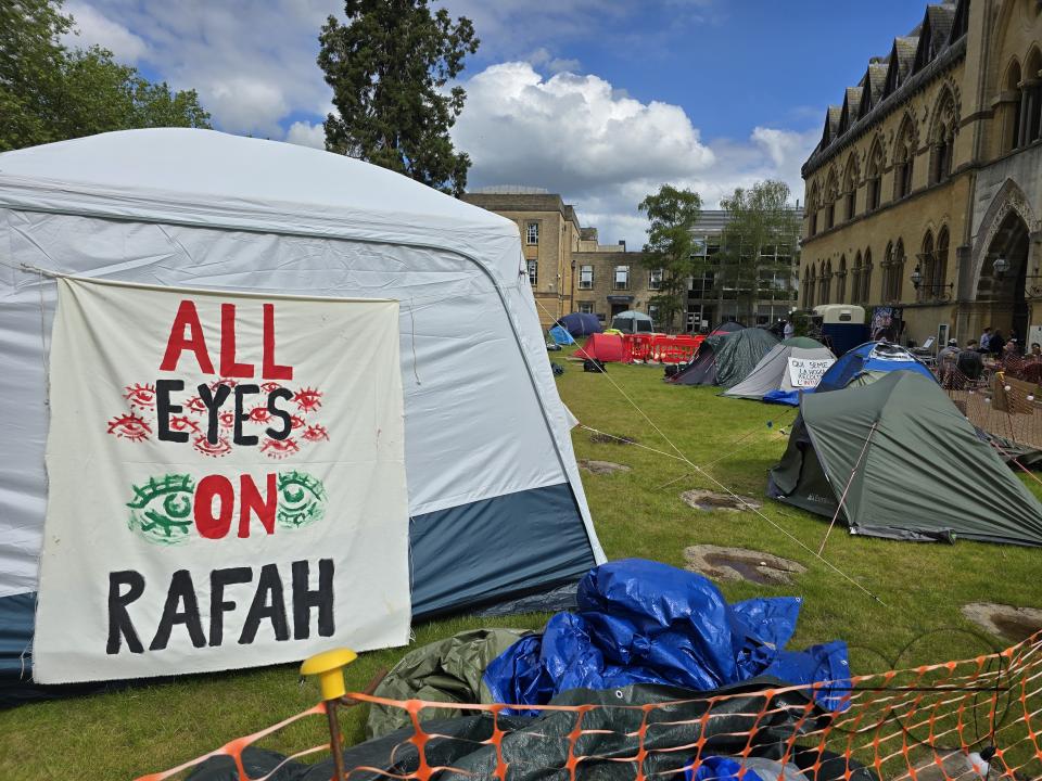 Police have interrupted a pro-Palestinian protest in Oxford after student demonstrators organised a peaceful sit-in at a university office building