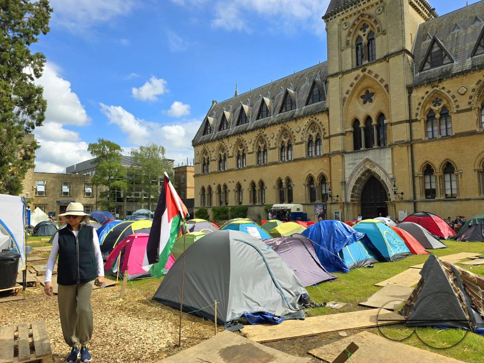 Police have interrupted a pro-Palestinian protest in Oxford after student demonstrators organised a peaceful sit-in at a university office building