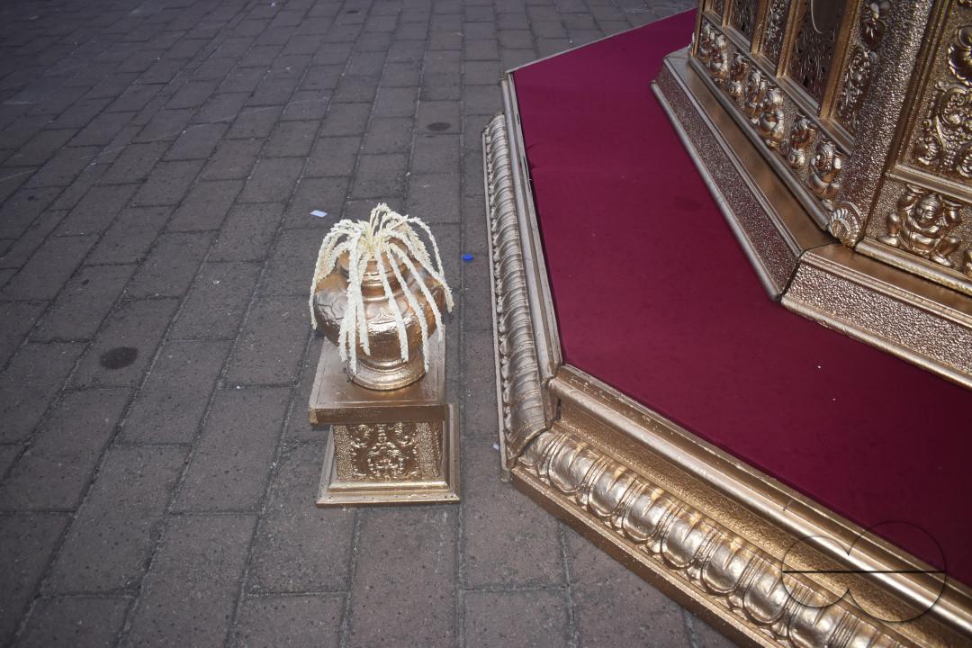 MWC047963