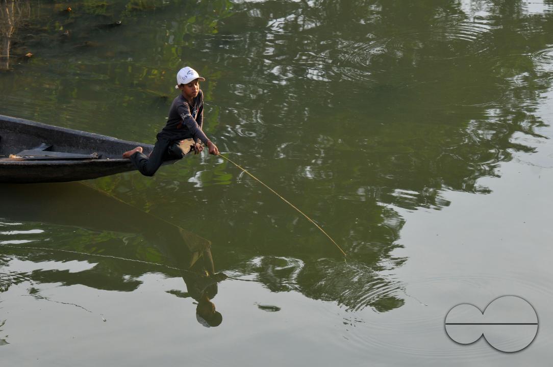 Children and people are catching fish