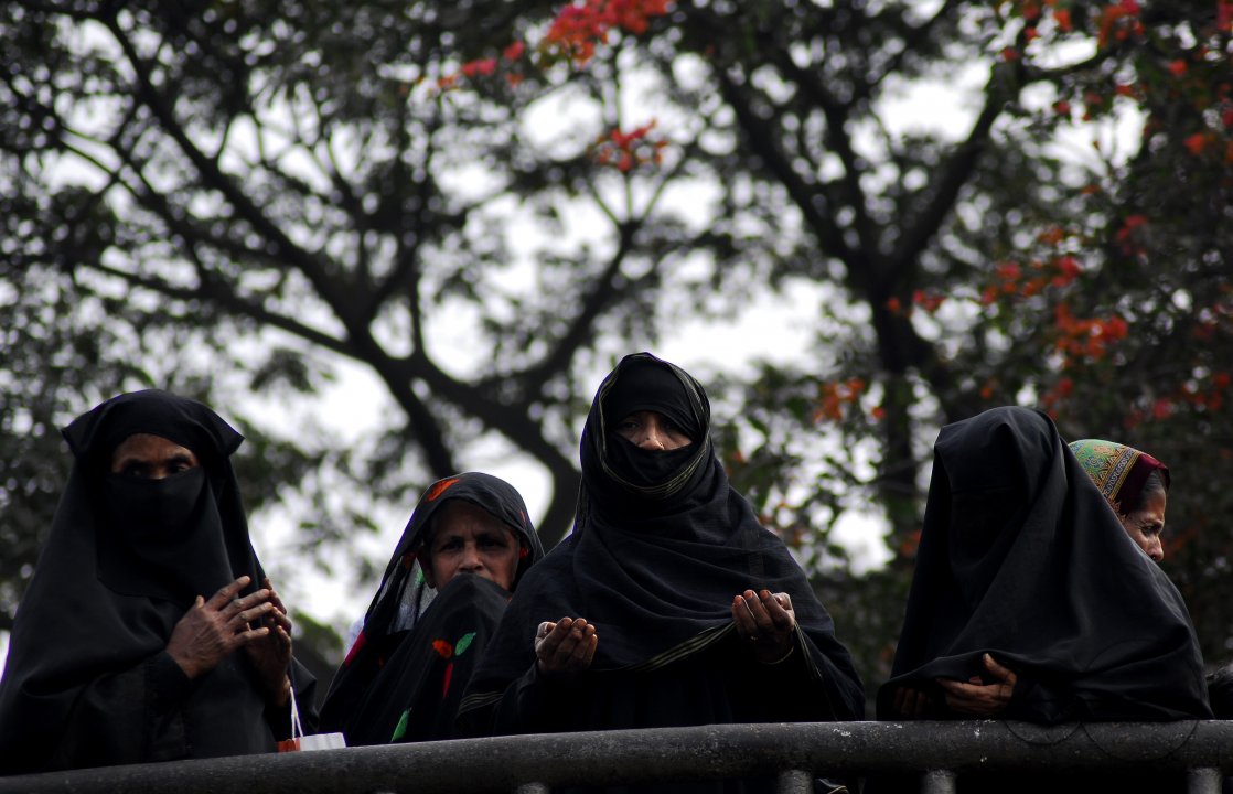 Muslims seek divine blessings at the Akheri Munajat