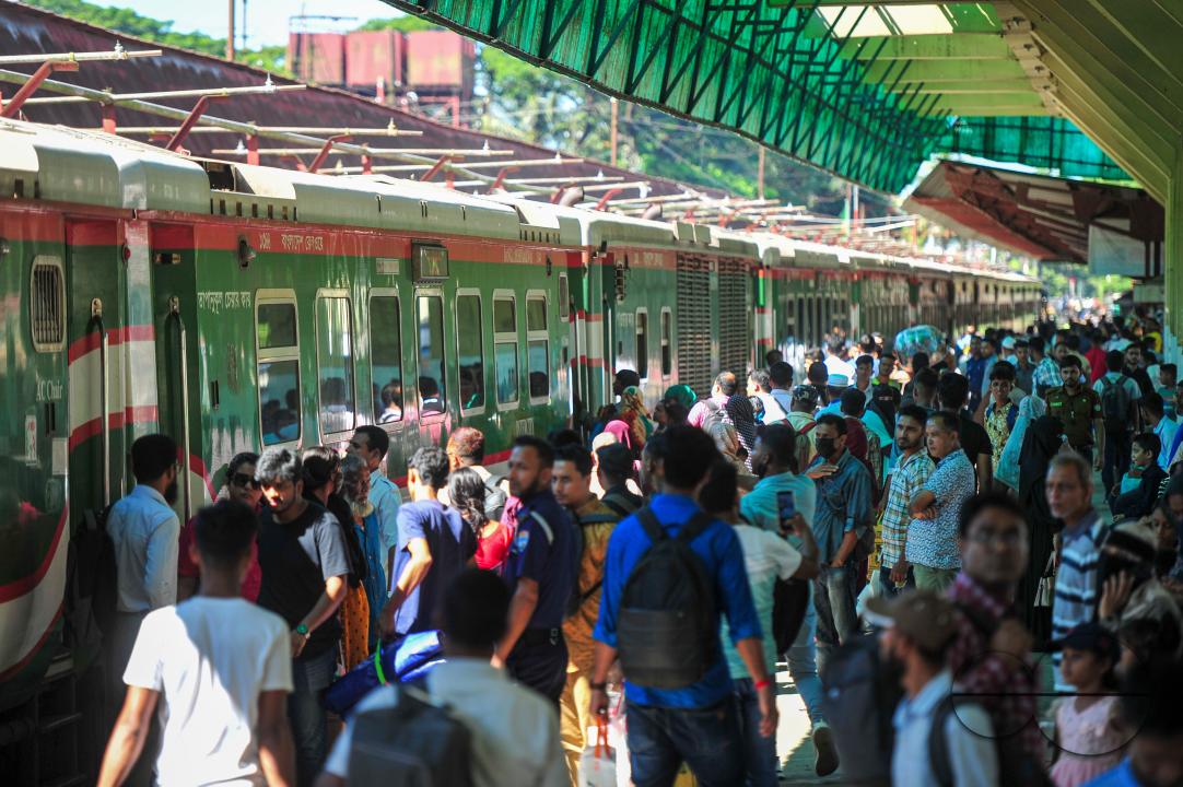 On the first day of BNP's three-day nationwide blockade program, no Dhaka-bound buses left Sylhet