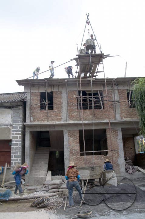CHINA Migrant workers from the countryside working in construction in Yunnan province.
