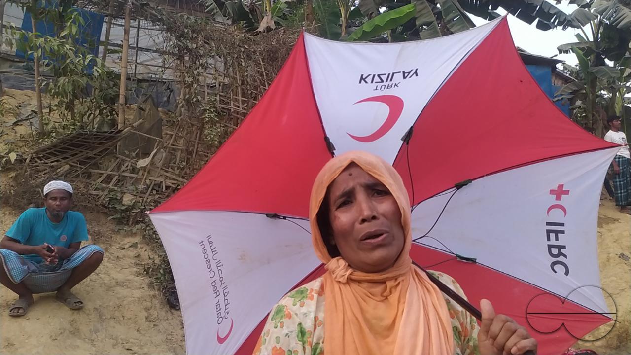 Portrait of a woman crying at the Balukhali refugee camp