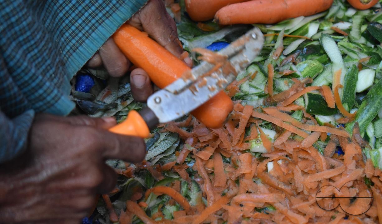 People cooking at the Balukhali refugee camp