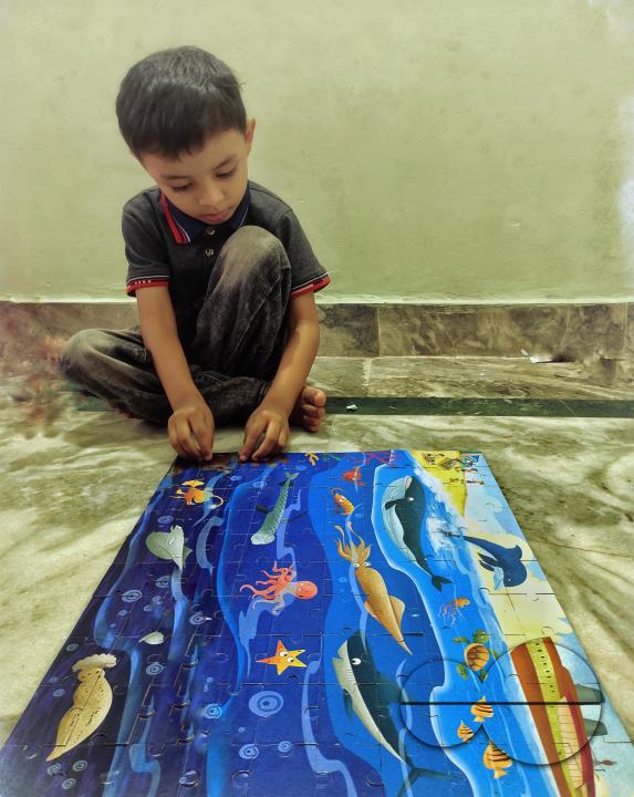 A child playing at the Balukhali refugee camp