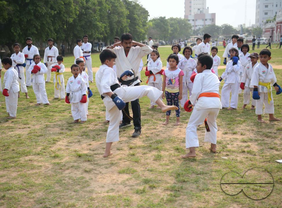 MWC046844