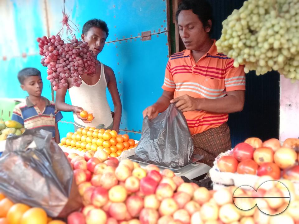 Vegetable and fruit stalls outside the Balukhali refugee camp