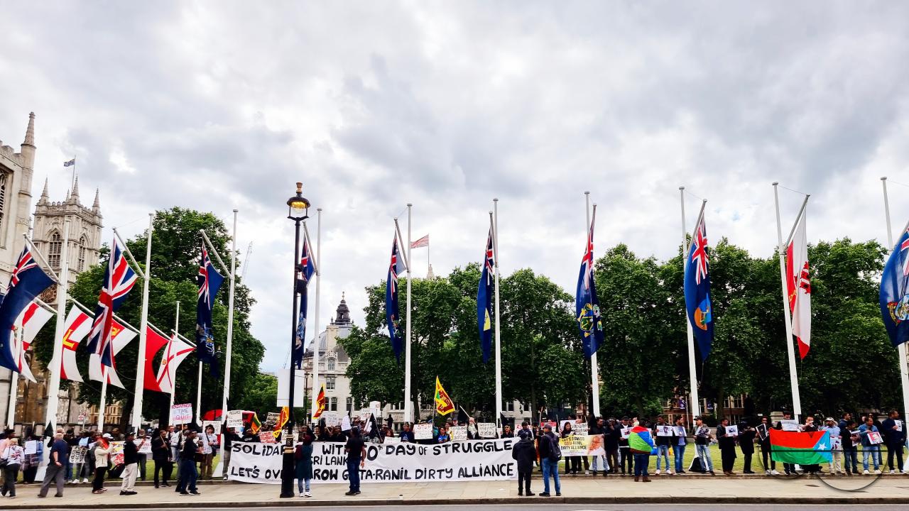 MWC048413