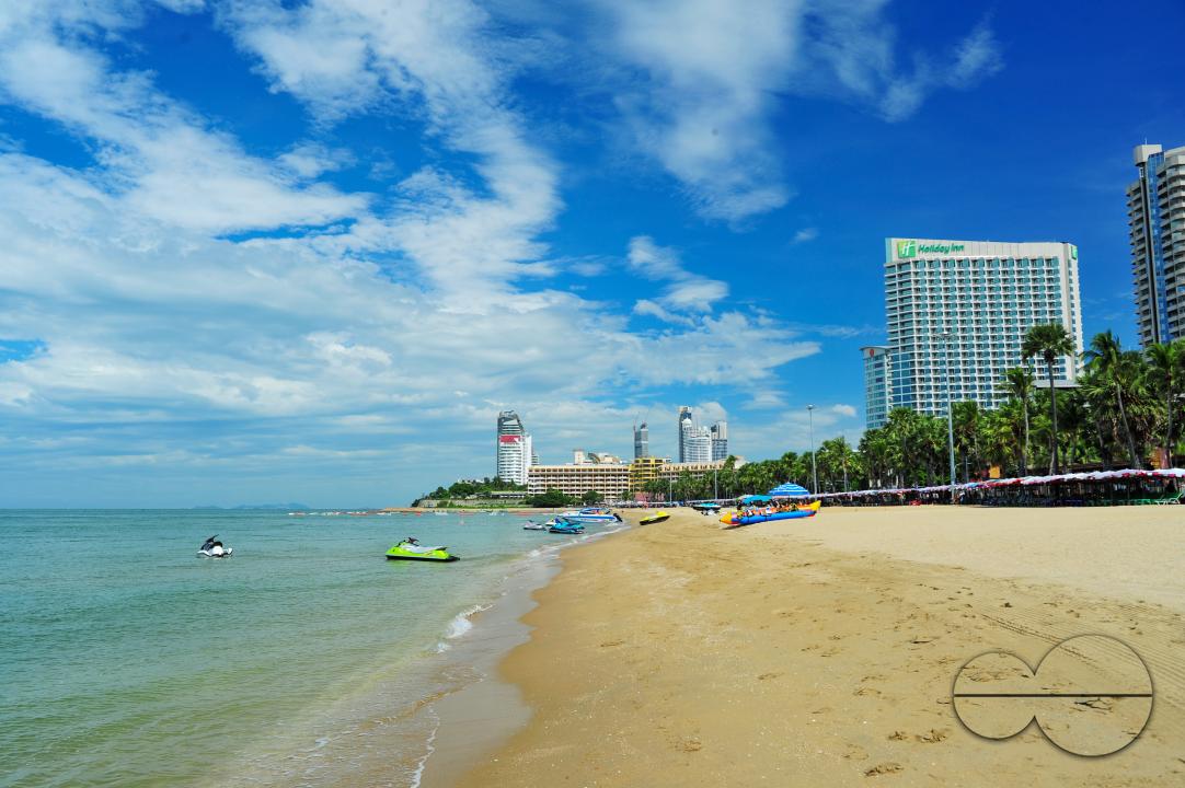 The Pattaya Beach is about 3 kilometres long Beach