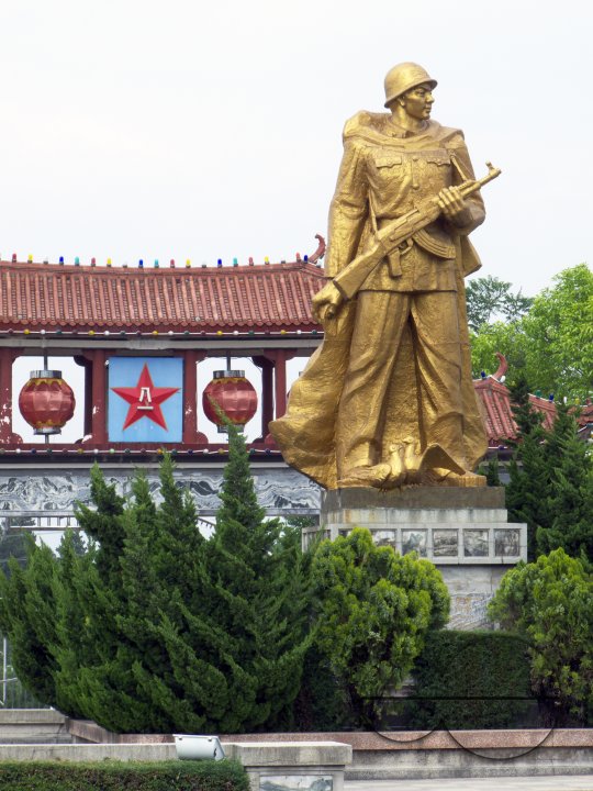 CHINA Statue to army heroes in Dali, Yunnan province.