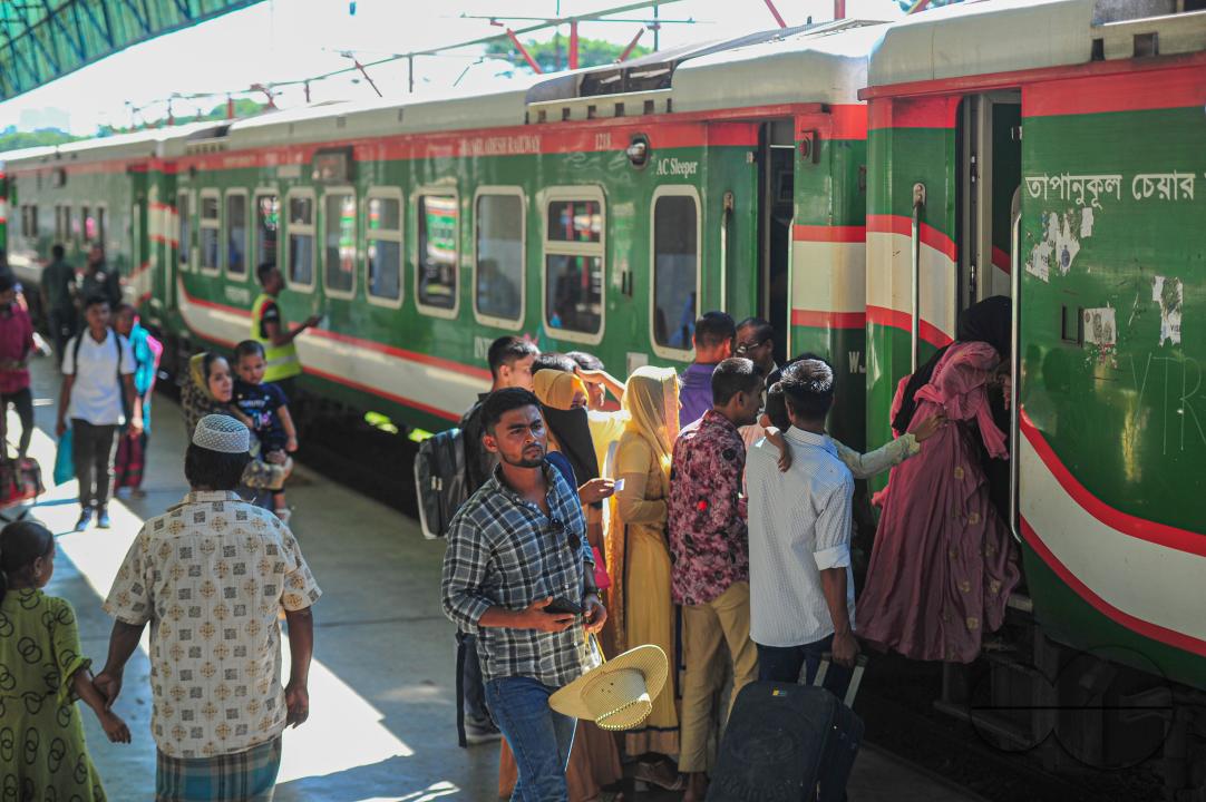 On the first day of BNP's three-day nationwide blockade program, no Dhaka-bound buses left Sylhet