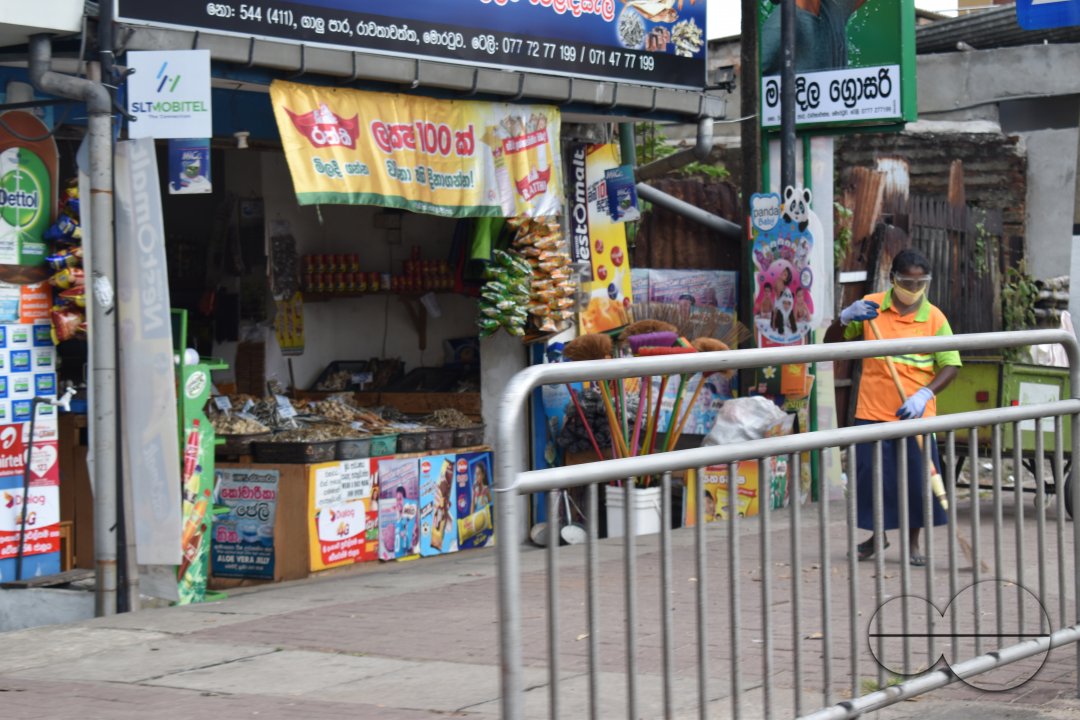 MWC037043
