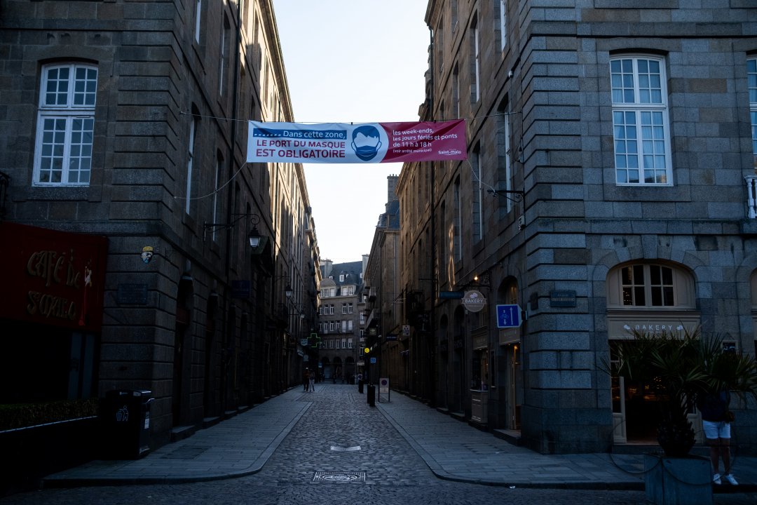 MWC042704