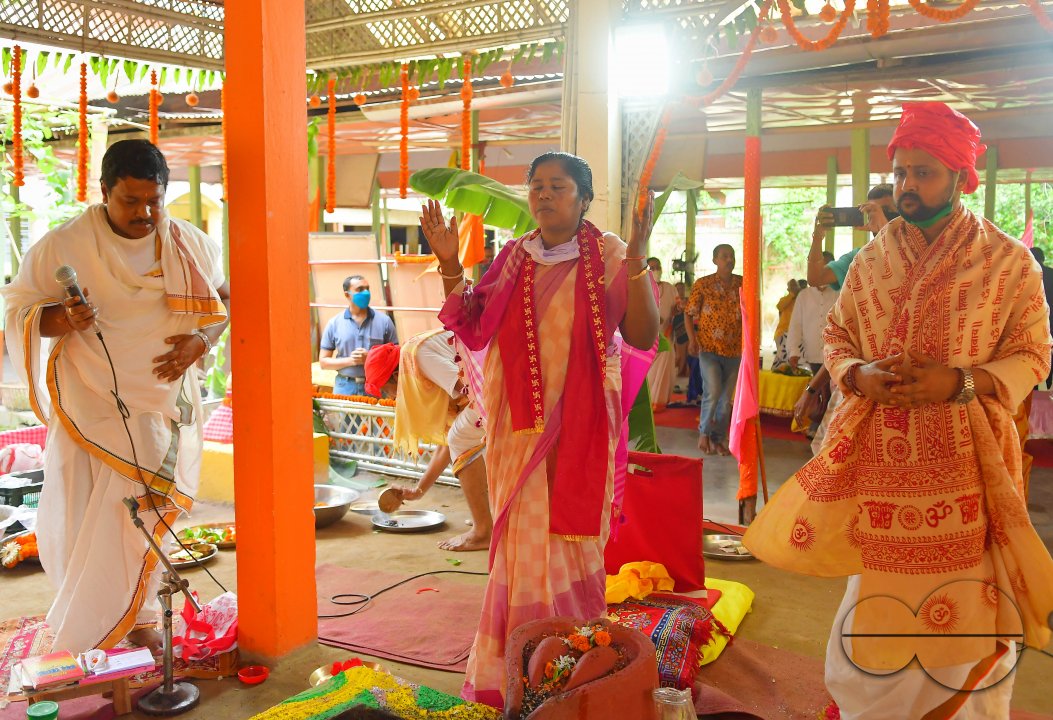 Mp (Member Of Loksabha) Pratima Bhowmik Doinh Yagya For Covid-19