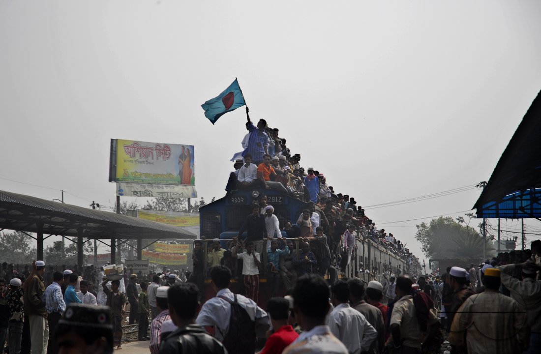 Muslims seek divine blessings at the Akheri Munajat