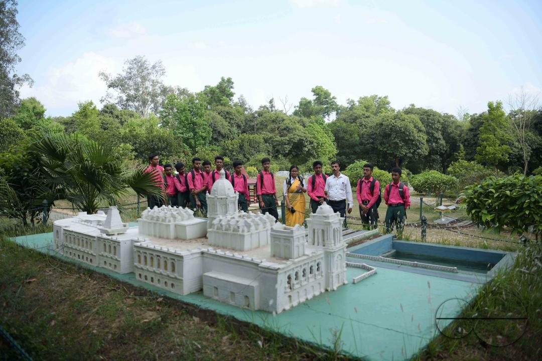 MWC047873