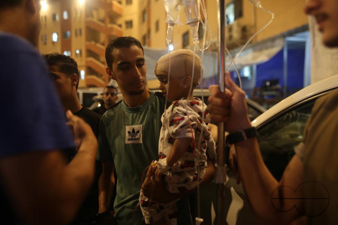 An injured palestinian child transported for treatment in Khan Younis