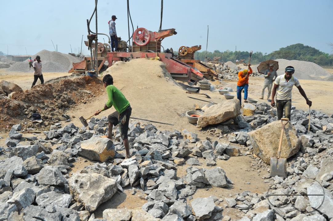 Male and female workers are breaking LC stones with a crusher machine in Bholaganj area, known as the 'Stone State' of Sylhet Companyganj Upazila