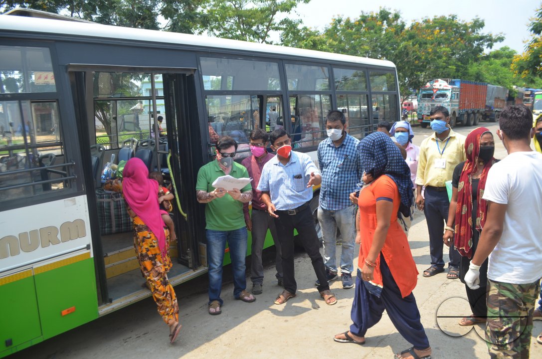 Stranded Rajasthani people are leaving for native