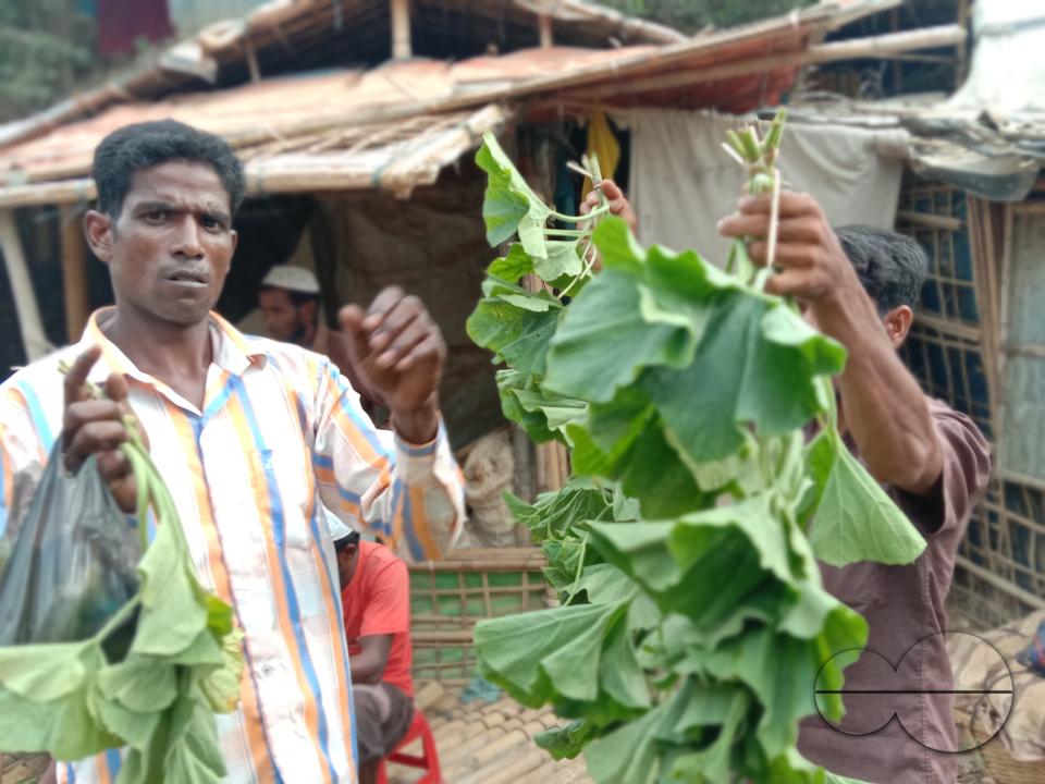 Vegetable and fruit stalls outside the Balukhali refugee camp