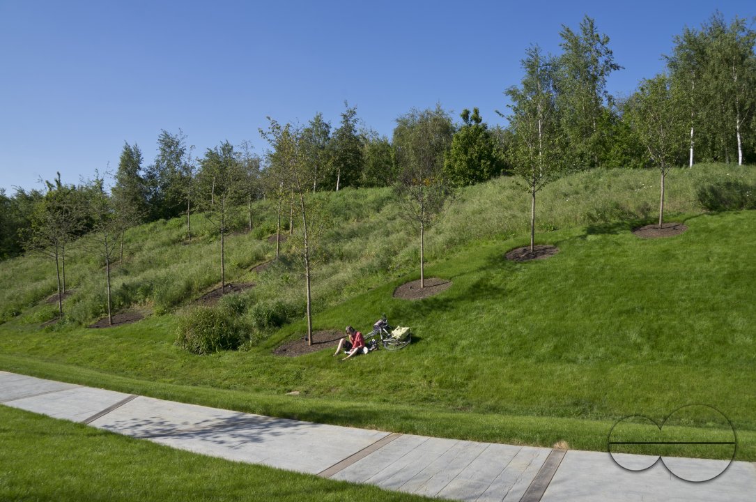 MWC038889