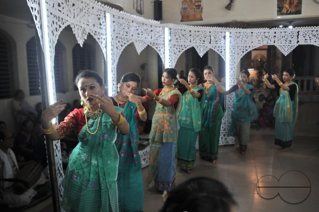 The manipuri community dancing with their traditional dresses