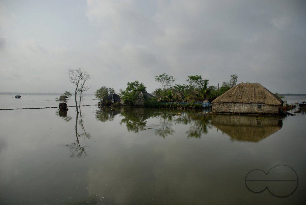 Cyclone Aila causes sufferings in Khulna