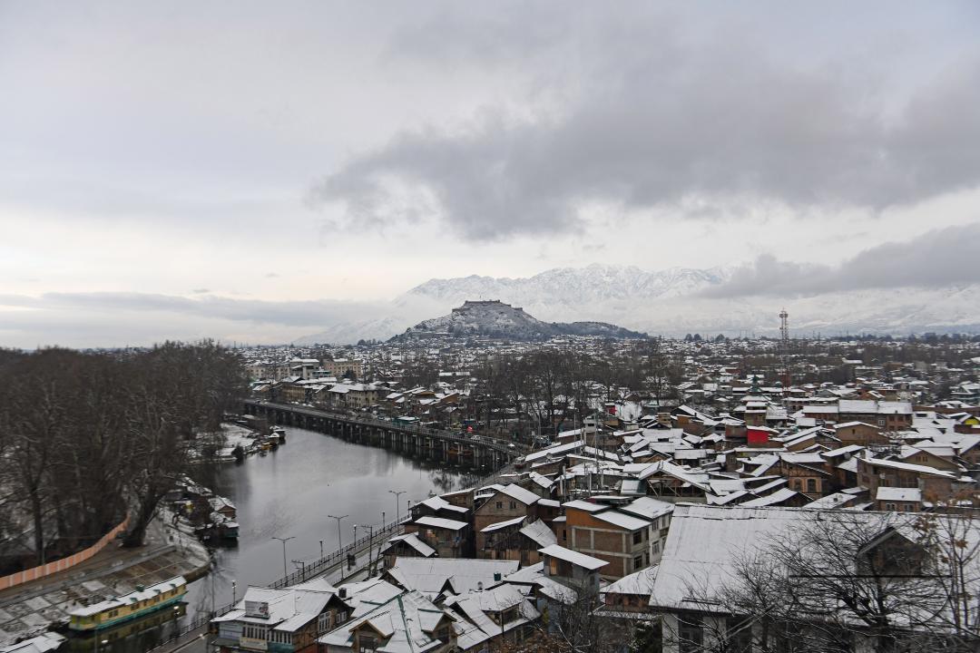 Fresh snowfall in the higher reaches of Kashmir Valley has broken one of the longest dry spells of around two months this season