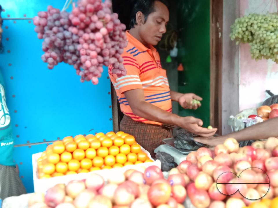 Vegetable and fruit stalls outside the Balukhali refugee camp
