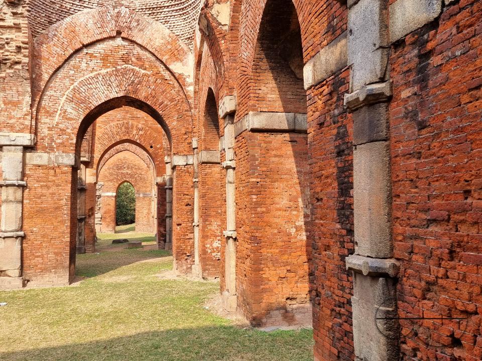 MWC044948