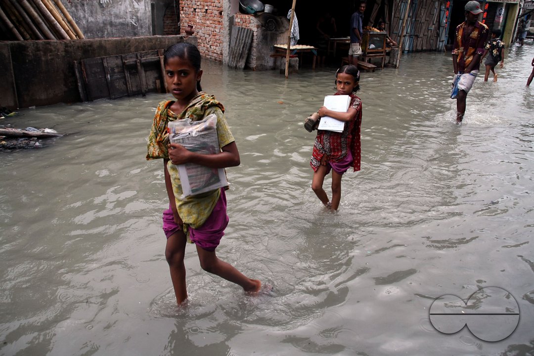 Cyclone Aila crosses Bangladesh