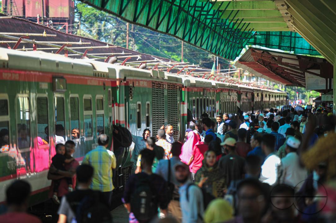 On the first day of BNP's three-day nationwide blockade program, no Dhaka-bound buses left Sylhet