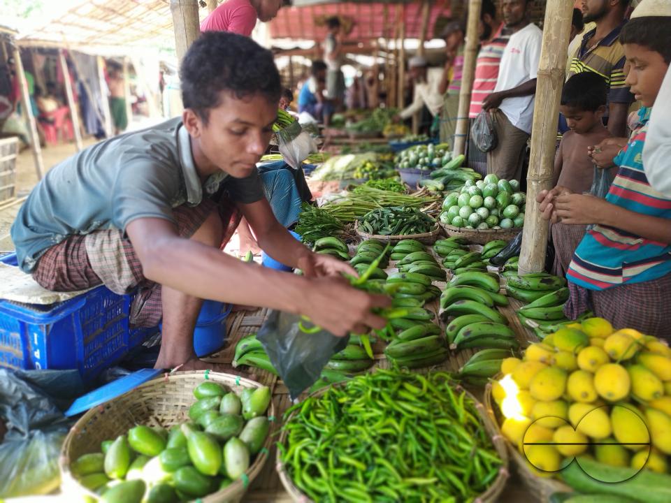 Vegetable and fruit stalls outside the Balukhali refugee camp