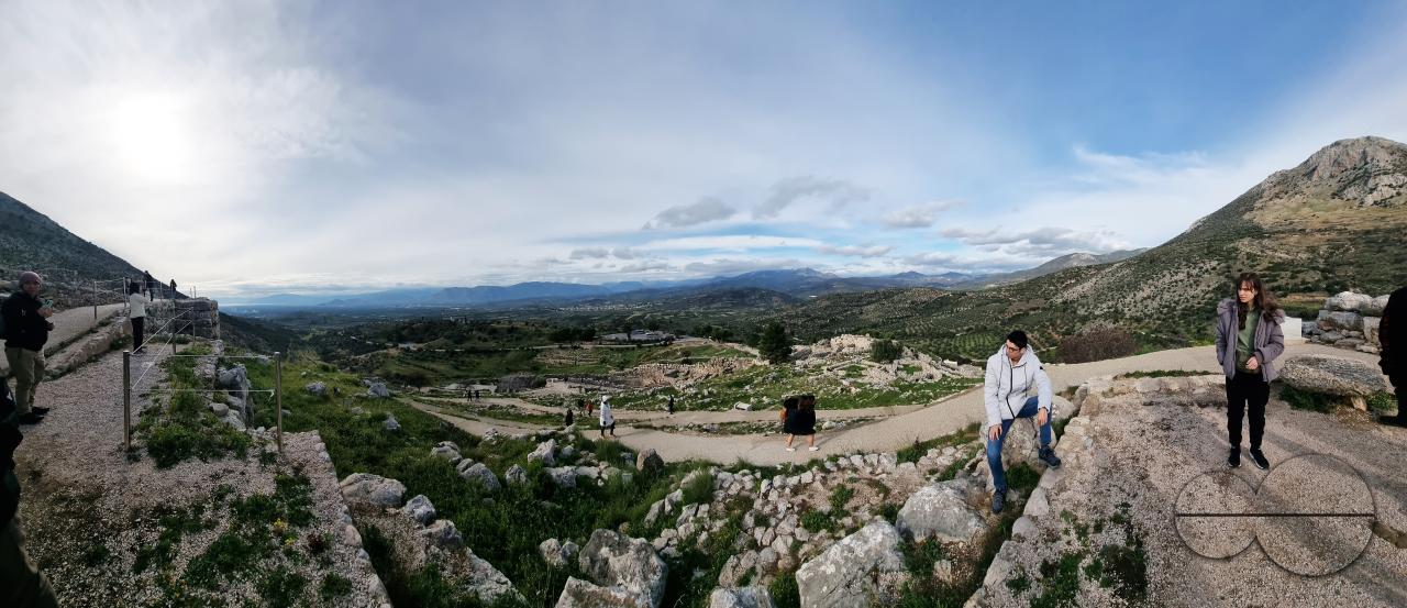 The Archaeological site of Kolonna is located on a small peninsula between Aegina and the town's closest beach