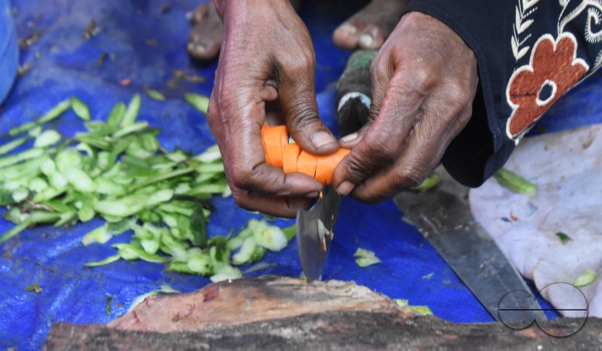 People cooking at the Balukhali refugee camp