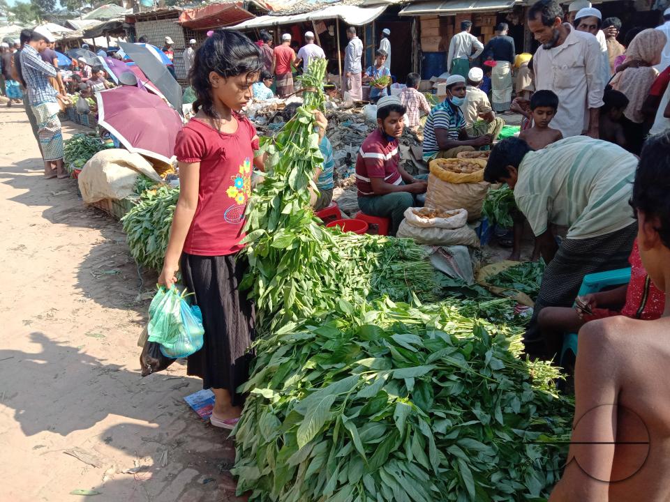 Vegetable and fruit stalls outside the Balukhali refugee camp