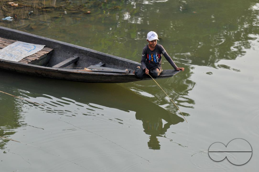 Children and people are catching fish