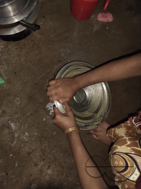 People cooking at the Balukhali refugee camp