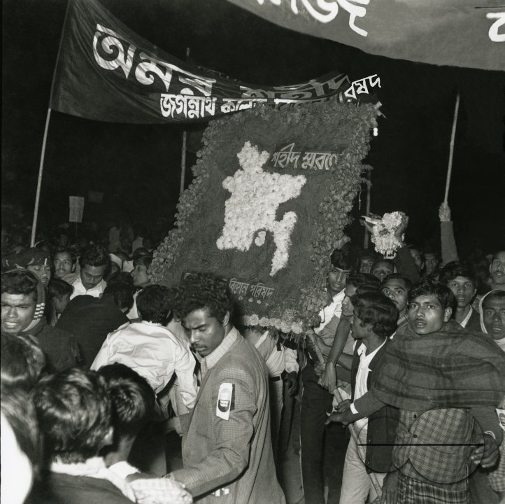 MWC008382
