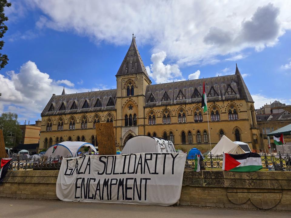 Police have interrupted a pro-Palestinian protest in Oxford after student demonstrators organised a peaceful sit-in at a university office building