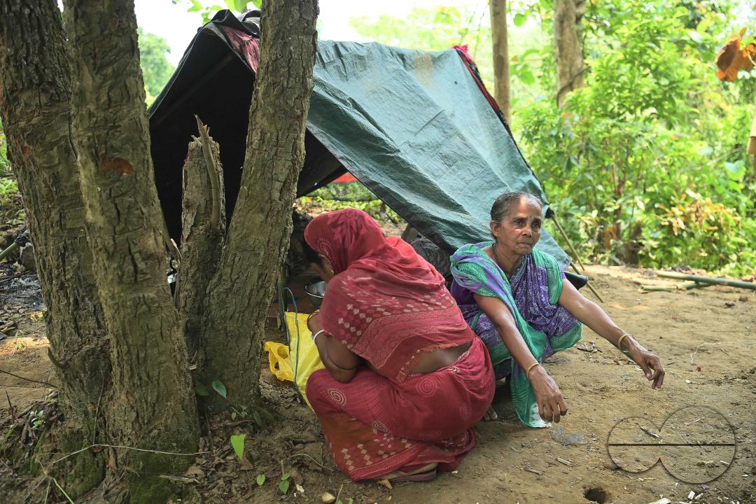 People in makeshift tents at Panisagar's reserve forest area
